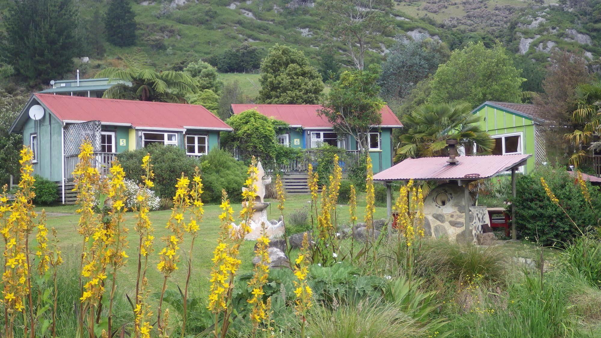 เดอะ แซนด์คาสเซิล Hotel Pohara ภายนอก รูปภาพ